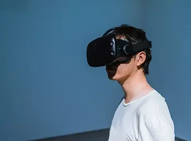 Virtual Reality (VR)